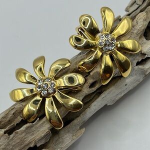 Vintage Gold Clip On Daisy Earrings.